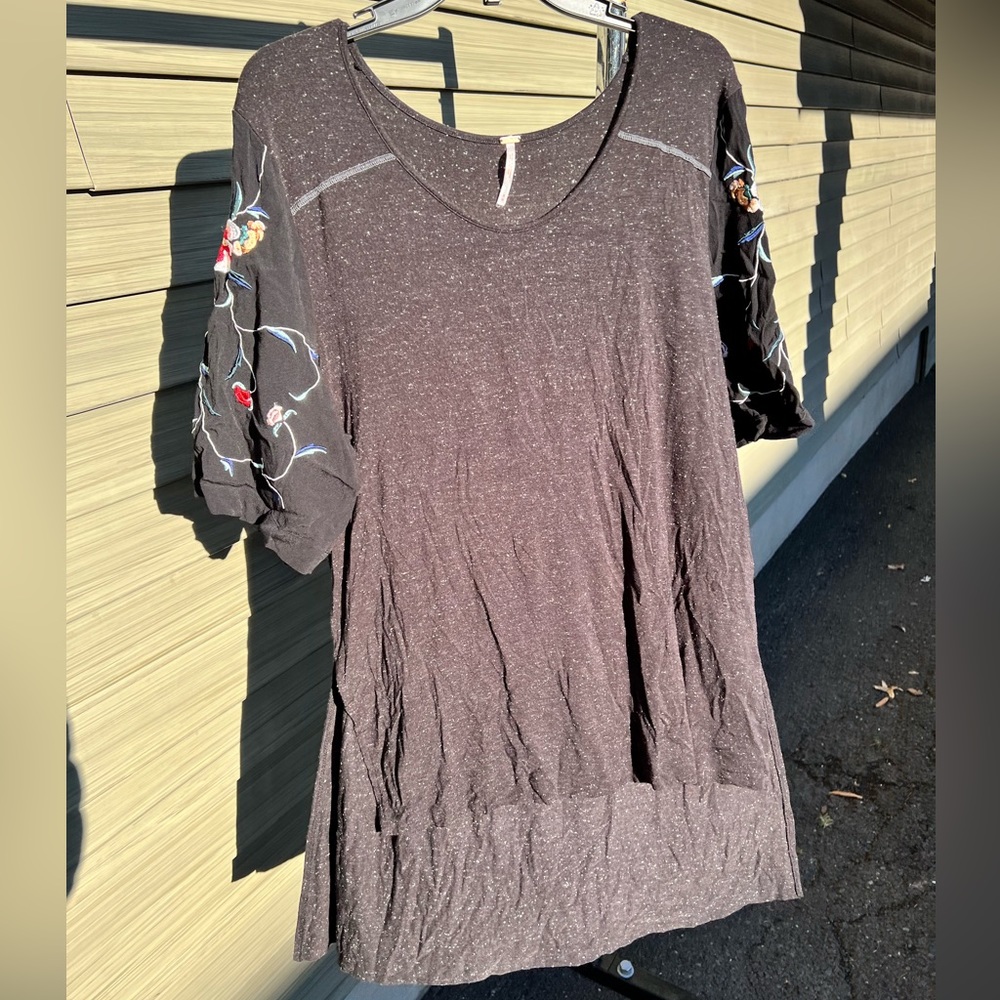 FREE PEOPLE FLORAL SHORT TO LONG BLOUSE